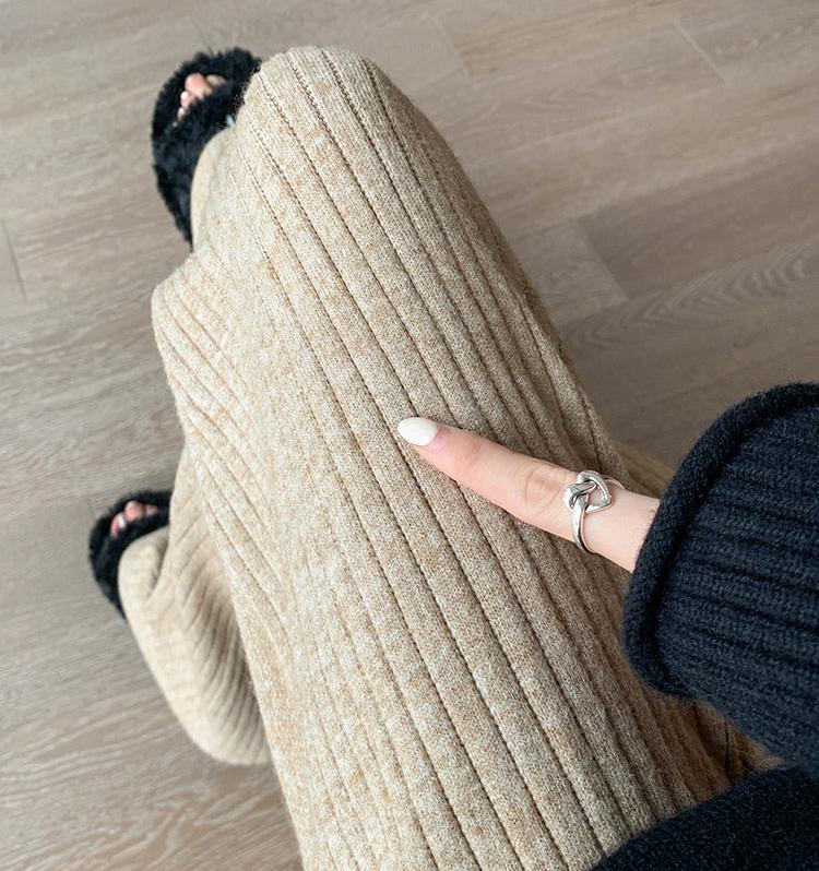 REALMEFIT  -  Zoya Ribbed Knit Button Pants