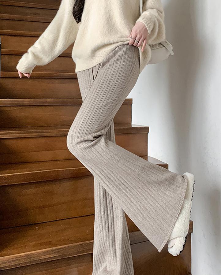 REALMEFIT  -  Miral Ribbed Knit Flare Pants