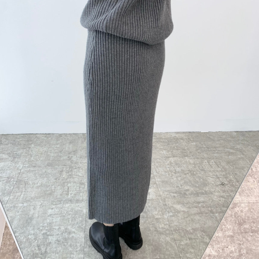 REALMEFIT  -  Stansie Knit Skirt Set