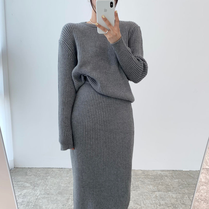 REALMEFIT  -  Stansie Knit Skirt Set