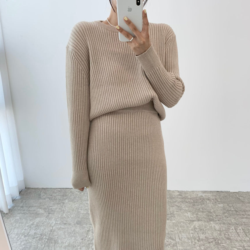 REALMEFIT  -  Stansie Knit Skirt Set