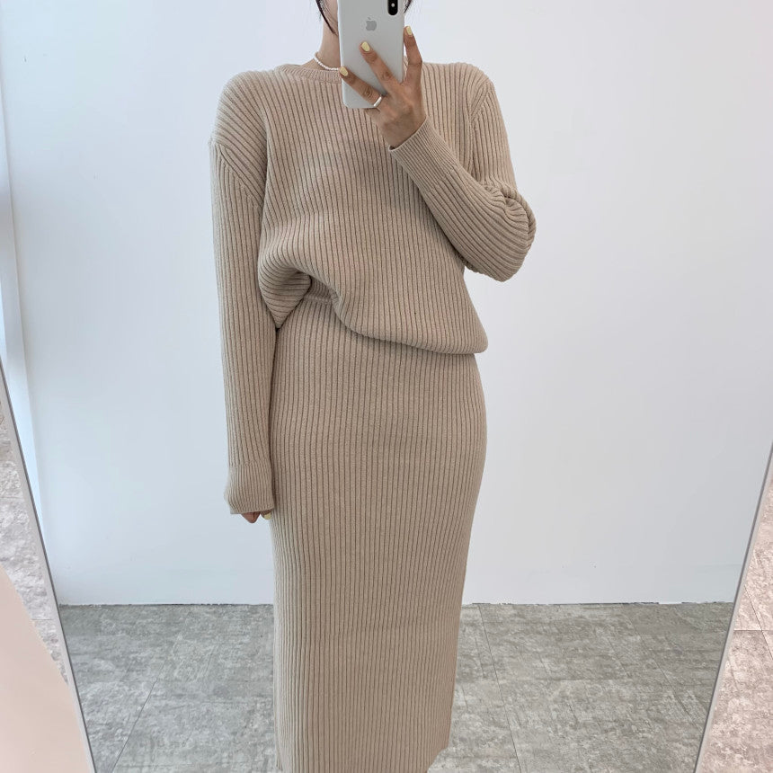 REALMEFIT  -  Stansie Knit Skirt Set