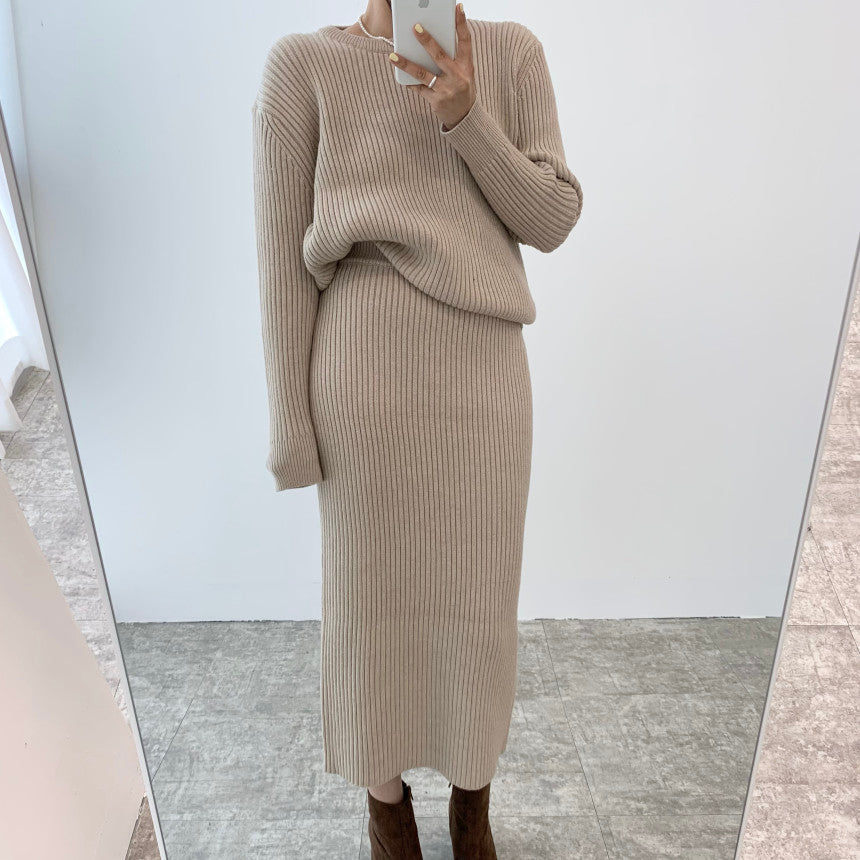 REALMEFIT  -  Stansie Knit Skirt Set